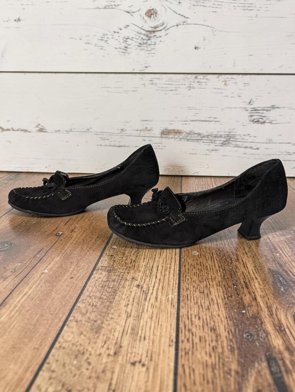 Me Too Black Suede-Look Rosette Loafer Kitten Heels Size 6.5